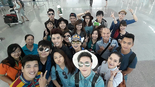 Isaac alij quyết định sang Th&aacute;i Lan c&ugrave;ng c&aacute;c th&agrave;nh vi&ecirc;n trong c&ocirc;ng ty nghỉ ngơi cho The Remix Liveshow 9