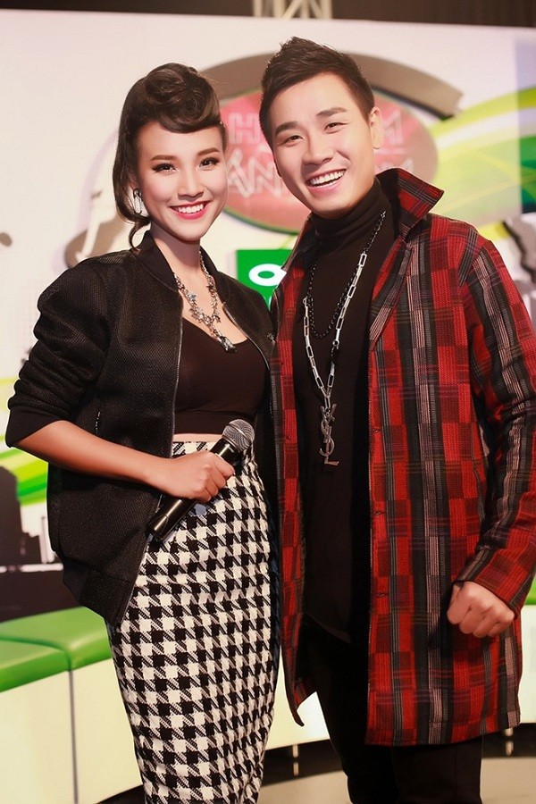 Cặp đ&ocirc;i MC của chương tr&igrave;nh The Remix 2015 mắc lỗi kh&ocirc;ng đ&aacute;ng c&oacute;