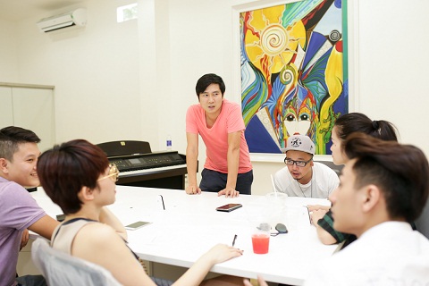 Ở Liveshow 5 , The Remix 2015, ngo&agrave;i m&agrave;n tranh t&agrave;i của c&aacute;c nh&oacute;m th&igrave; c&ograve;n c&oacute; một tiết mục đặc sắc kh&aacute;c với sự kết hợp của c&aacute;c ca sĩ tham gia s&acirc;n chơi The Remix