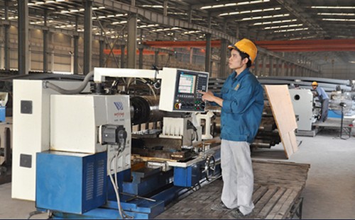 Đội ngũ kỹ sư, công nhân làm việc tại nhà máy sản xuất thép ISO đều được đào tạo bài bản Đội ngũ kỹ sư, công nhân làm việc tại nhà máy sản xuất thép ISO đều được đào tạo bài bản