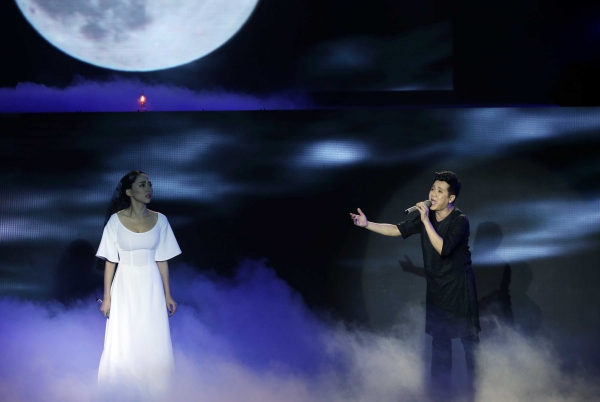 Thành Lộc hỗ trợ Tóc Tiên trong đêm liveshow 5 The Remix 2015 vừa qua Thành Lộc hỗ trợ Tóc Tiên trong đêm liveshow 5 The Remix 2015 vừa qua