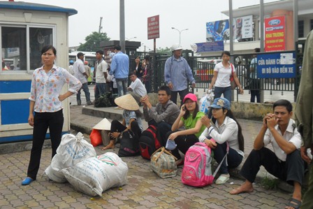 Hàng nghìn sĩ tử cùng phụ huynh đổ về Hà Nội để chuẩn bị cho đợt một kì thi Đại học 2014 