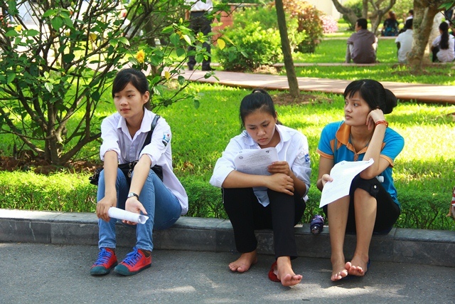 Những ngày nắng nóng thi sinh nên có chế độ ăn uống, nghỉ ngơi phù hợp để đảm bảo sực khỏe cho những ngày thi đại học