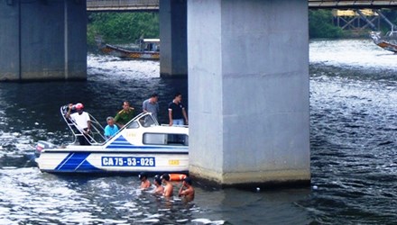 Ch&acirc;n cầu D&atilde; Vi&ecirc;n, nơi thanh ni&ecirc;n người Nghệ An gặp nạn