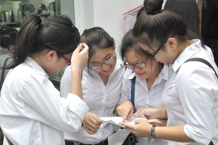 Kỳ thi thử THPT quốc gia 2015 tỉnh Ph&uacute; Y&ecirc;n bị lộ đề do nhầm lẫn trong kh&acirc;u tổ chức