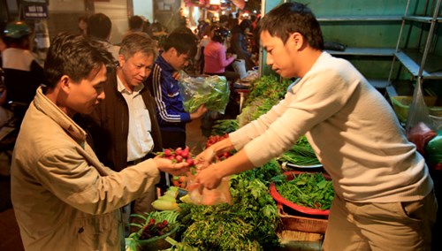 Thị trường Tết 2016: Ph&aacute;t hoảng khi 13Win OKVIP Cá cược bóng đá tăng gi&aacute; &lsquo;v&ugrave; v&ugrave;&rsquo;