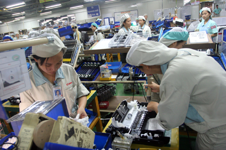 C&ocirc;ng nh&acirc;n sản xuất c&aacute;c thiết bị điện tử độc hại tại Trung Quốc rất nguy hiểm
