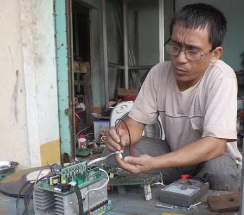 Kỹ sư Phạm Duy Phượng - người s&aacute;ng tạo ra thiết bị g&acirc;y t&ecirc; c&aacute; ngừ đại dương gi&uacute;p n&acirc;ng cao năng suất đ&aacute;nh bắt, đảm bảo chất lượng c&aacute; xuất khẩu