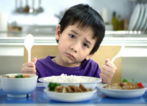 Thiếu m&aacute;u khiến cho trẻ cảm thấy ch&aacute;n ăn
