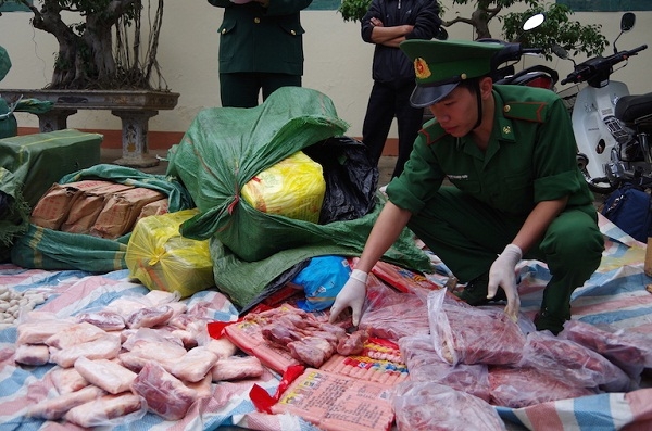 Nhiều l&ocirc; h&agrave;ng thịt đ&ocirc;ng lạnh vận chuyển v&agrave;o Việt Nam tr&aacute;i ph&eacute;p bị lực lượng chức năng bắt giữ