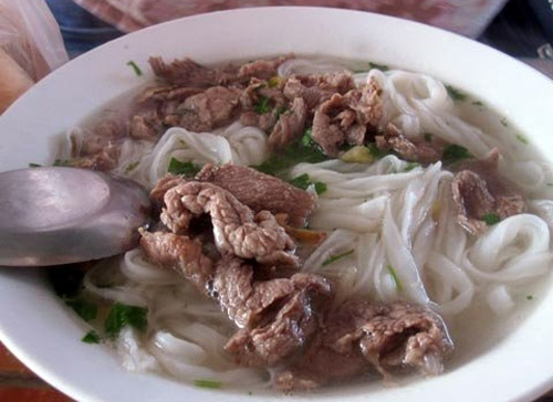 Ăn phở b&ograve; coi chừng... xơi tr&uacute;ng thịt lợn sề.