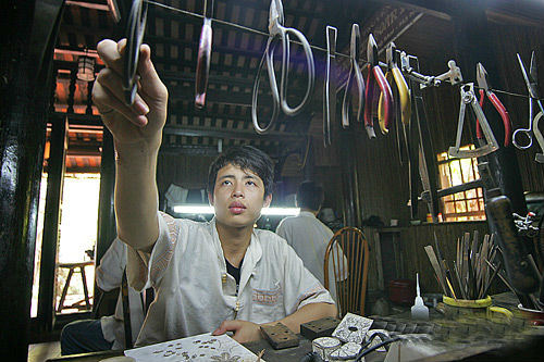 Th&ocirc;ng tư 22 kh&ocirc;ng chi phối thợ kim ho&agrave;n. Ảnh minh họa