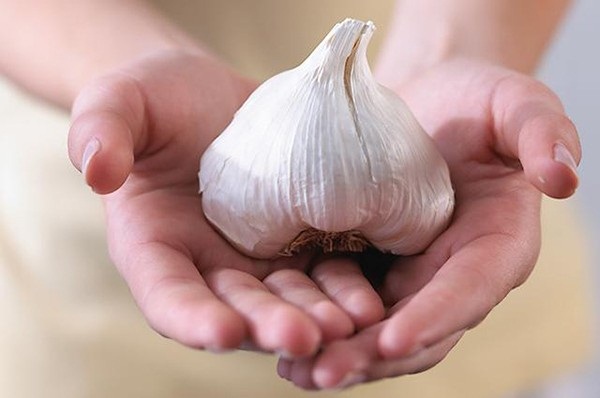 T&aacute;c dụng phụ c&oacute; thể xảy ra nếu những người mắc bệnh ti&ecirc;u chảy thường xuy&ecirc;n ăn tỏi