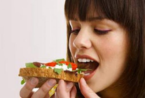 Đầy hơi, khó tiêu gây cảm giác khó chịu Đầy hơi, khó tiêu gây cảm giác khó chịu