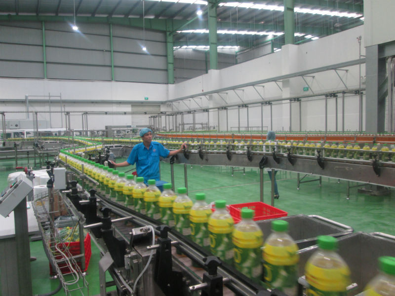 Khâu gắn nhãn và đóng bịch cũng trên dây chuyền tự động, công nhân không cần phải tác động nhiều