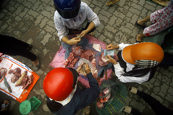 Thịt k&eacute;m tươi ngon được b&aacute;n tại c&aacute;c chợ v&agrave;o cuối giờ chiều