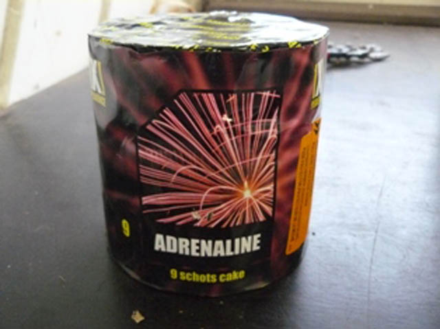 H&agrave; Lan thu hồi ph&aacute;o hoa Adrenaline dễ g&acirc;y thương t&iacute;ch