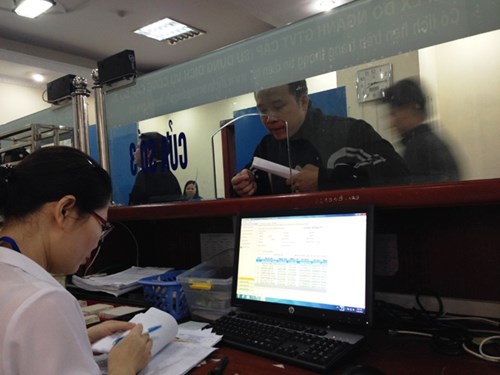 Đổi giấy ph&eacute;p l&aacute;i xe hiện nay chỉ tốn khoảng 2 tiếng đồng hồ thay v&igrave; v&agrave;i ng&agrave;y như trước đ&oacute;
