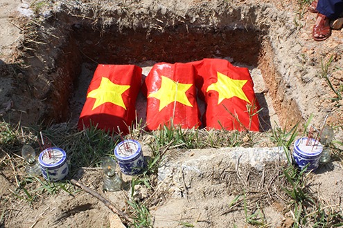 Thủ tướng Nguyễn Tấn Dũng đặc biệt quan t&acirc;m đến cơ sở gi&aacute;m định gen x&aacute;c định h&agrave;i cốt liệt sỹ