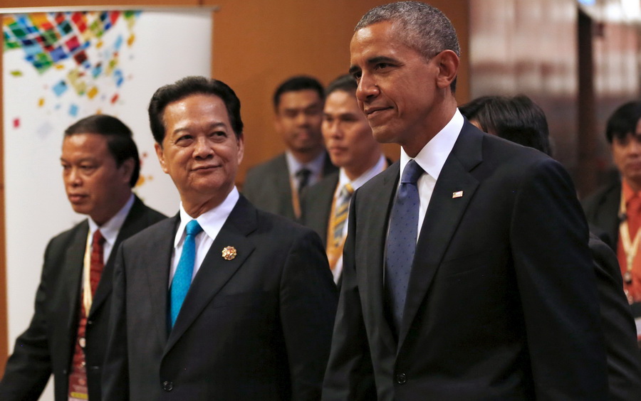 Thủ tướng Nguyễn Tấn Dũng (trái) và Tổng thống Barack Obama tại Hội nghị Cấp cao ASEAN lần 27 tại Malaysia Thủ tướng Nguyễn Tấn Dũng (trái) và Tổng thống Barack Obama tại Hội nghị Cấp cao ASEAN lần 27 tại Malaysia