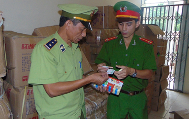 thu giữ đồ chơi, b&aacute;nh kẹo