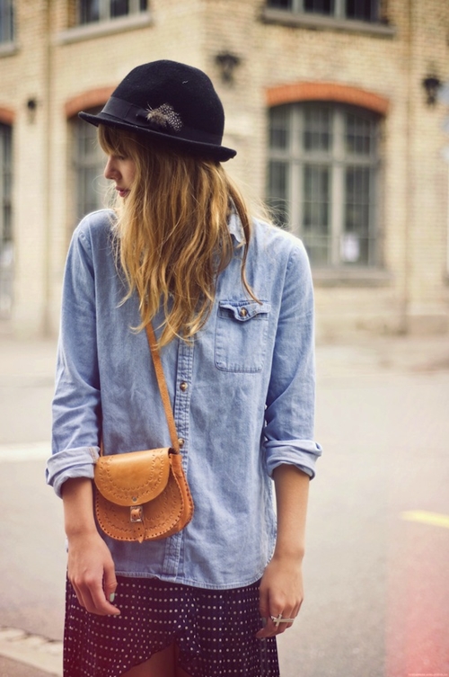 Chiếc sơ mi denim c&agrave;ng cũ, c&agrave;ng bạc m&agrave;u lại trở n&ecirc;n c&agrave;ng đặc biệt
