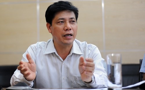 Thứ trưởng Bộ Giao th&ocirc;ng vận tải Nguyễn Ngọc Đ&ocirc;ng cho rằng thi c&ocirc;ng, tổ chức thi c&ocirc;ng, gi&aacute;m s&aacute;t chưa chặt chẽ l&agrave; nguy&ecirc;n nh&acirc;n chủ quan g&acirc;y ra hằn l&uacute;n, vệt b&aacute;nh xe, m&aacute;t an to&agrave;n giao th&ocirc;ng