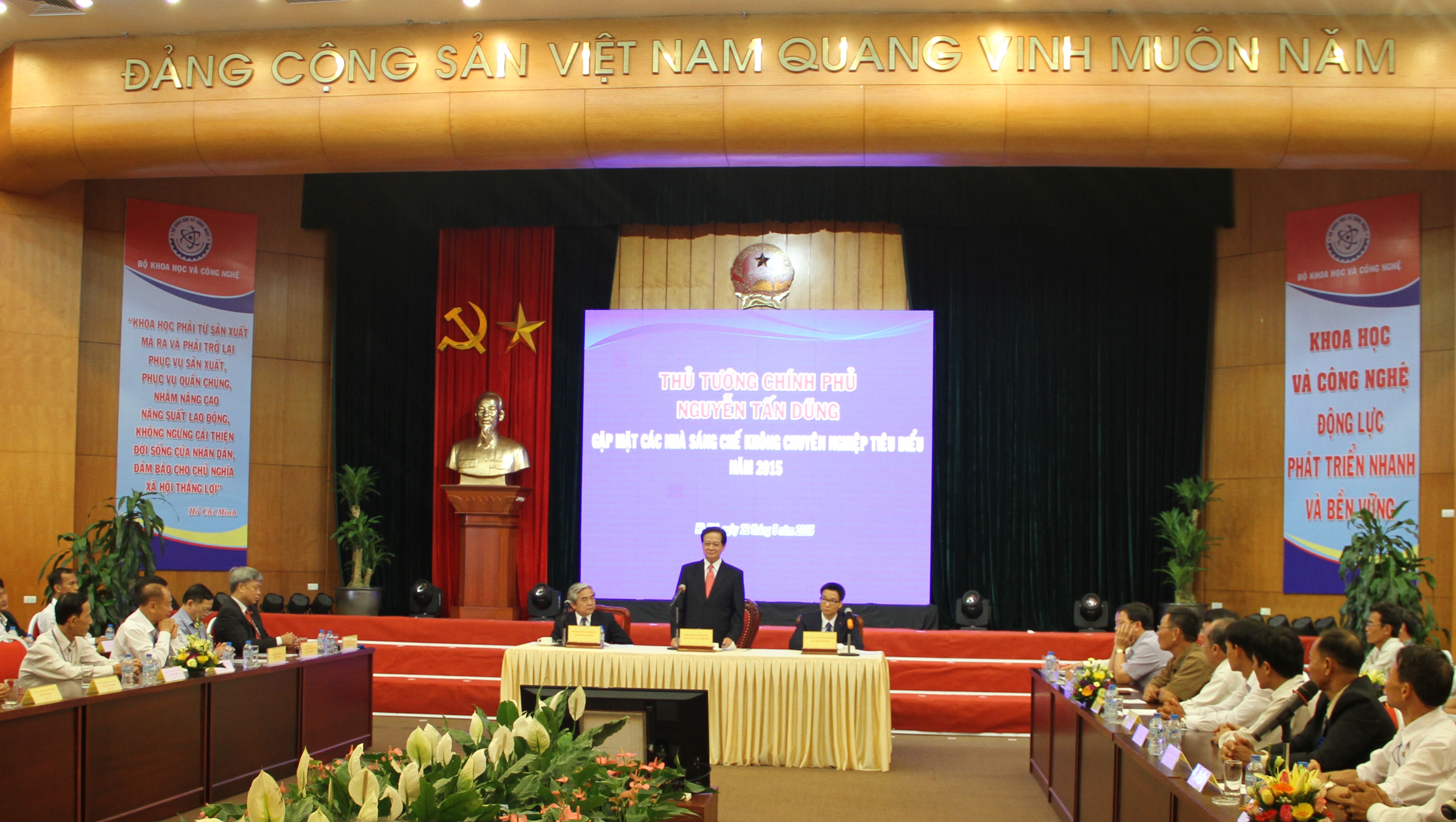 Thủ tướng ph&aacute;t biểu tại Gặp mặt c&aacute;c nh&agrave; s&aacute;ng chế kh&ocirc;ng chuy&ecirc;n ti&ecirc;u biểu năm 2015