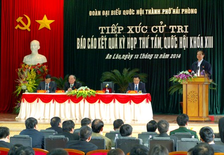 Thủ tướng Nguyễn Tấn Dũng tiếp x&uacute;c cử tri Hải Ph&ograve;ng