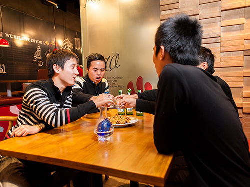 Hiệu quả của xu hướng nhượng quyền thương hiệu được kh&aacute;ch h&agrave;ng Việt ghi nhận song  cần c&oacute; giải ph&aacute;p quản l&yacute; chặt hơn c&aacute;c chuỗi cửa h&agrave;ng fast food