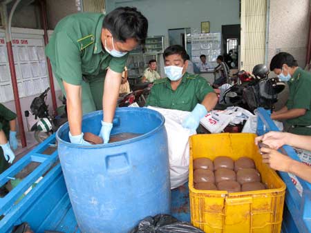Thức ăn sẵn si&ecirc;u b&acirc;̉n li&ecirc;n tục bị phát giác