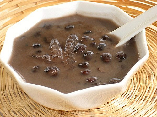 M&ocirc;̣t trong những thực ph&acirc;̉m mùa đ&ocirc;ng t&ocirc;́t nh&acirc;́t là súp đ&acirc;̣u đen