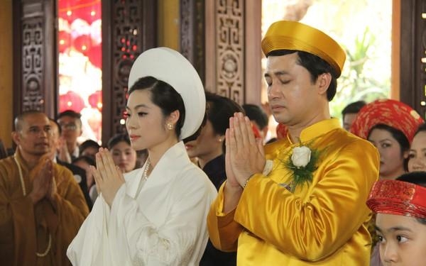 Giàu có nhưng cô gái trẻ này là người khá kín tiếng. Trần Thị Quỳnh Ngọc ít xuất hiện trước công chúng, trừ một số dịp đặc biệt hay sự kiện của Link Đăng Nhập Nhà cái 13Win16.Com, nơi cô đang là Phó Chủ tịch HĐQT.