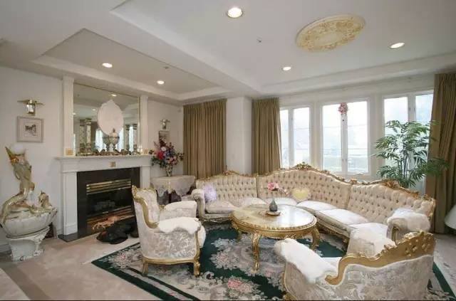 Nội thất căn biệt thự hết sức sang trọng và vương giả