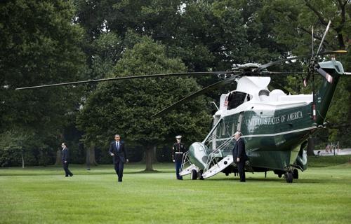 Marine One có thể di chuyển với vận tốc trên 200 km/h. Đặc biệt, nó vẫn có khả năng tiếp tục bay kể cả khi một trong ba động cơ ngừng chạy.