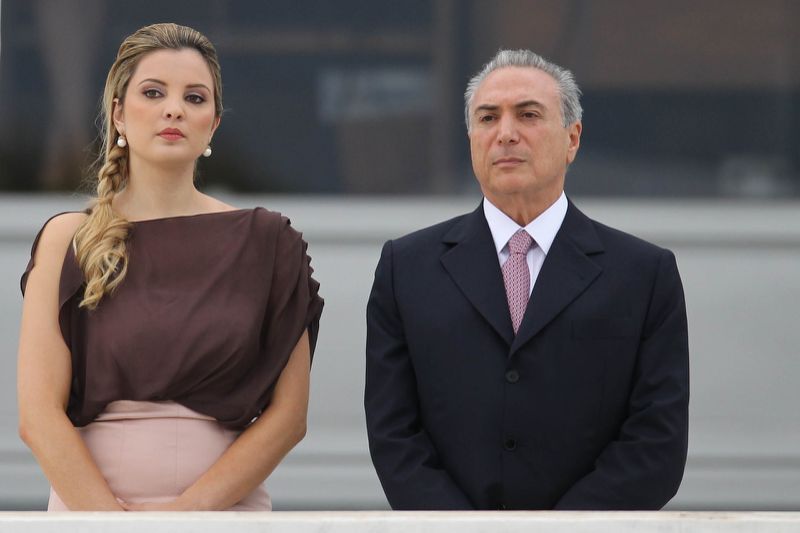 Bà Marcela Temer gặp gỡ và kết hôn với tổng thống Brazil năm 2003. Bà nổi tiếng bởi sở hữu nhan sắc tựa “nữ thần Hy Lạp” cùng sự tiêu xài hoang phí.