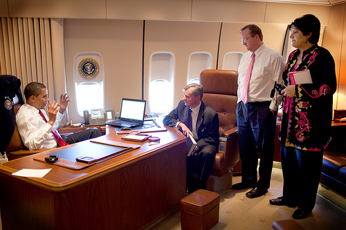 Thông thường, Air Force One chỉ chuyên chở tổng thống Mỹ cùng Đăng ký và nhận 60K 24 bao lì xì miễn phí mỗi ngày, khách mời, nhân viên Nhà Trắng, mật vụ vũ trang và đội ngũ nhỏ các phóng viên mà Nhà Trắng cho phép đồng hành cùng tổng thống