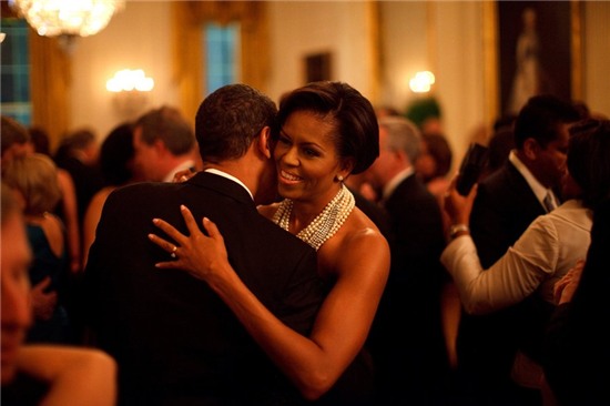 Tuy nhiên bà Michelle khi đó không hề có ý định hẹn hò với đồng nghiệp dù nghĩ rằng ông Obama “dễ thương”. Tuy nhiên bà Michelle khi đó không hề có ý định hẹn hò với đồng nghiệp dù nghĩ rằng ông Obama “dễ thương”.