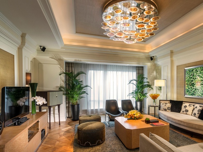 Ph&ograve;ng T&ocirc;̉ng th&ocirc;́ng của kh&aacute;ch sạn InterContinental Asiana Saigon c&oacute; diện t&iacute;ch 200 m2 bao gồm 2 ph&ograve;ng ngủ, một ph&ograve;ng kh&aacute;ch, một ph&ograve;ng l&agrave;m việc.   