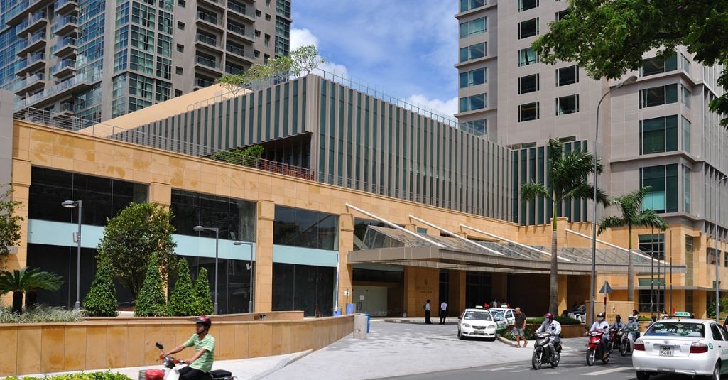 Kh&aacute;ch sạn InterContinental Asiana Saigon nằm ở ng&atilde; tư L&ecirc; Duẩn v&agrave; Hai B&agrave; Trưng (quận 1), trung t&acirc;m 13Win19 tải ứng dụng v&agrave; gần với c&aacute;c điểm tham quan du lịch: Nh&agrave; thờ Đức B&agrave;, Dinh Thống Nhất, chợ Bến Th&agrave;nh... Từ s&acirc;n bay T&acirc;n S&acirc;n Nhất đến kh&aacute;ch sạn n&agrave;y chỉ cần 15 ph&uacute;t l&aacute;i xe.