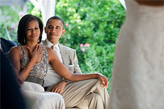 Khi thắng cử tổng thống Mỹ tháng 11-2008, ông Obama khẳng định: “Tôi không thể thành công nếu thiếu sự ủng hộ hết mình của người bạn thân nhất trong 16 năm qua, hòn đá tảng của Đăng ký và nhận 60K 24 bao lì xì miễn phí mỗi ngày, tình yêu của cuộc đời tôi, và tân đệ nhất phu nhân nước Mỹ Michelle Obama”. Khi thắng cử tổng thống Mỹ tháng 11-2008, ông Obama khẳng định: “Tôi không thể thành công nếu thiếu sự ủng hộ hết mình của người bạn thân nhất trong 16 năm qua, hòn đá tảng của Đăng ký và nhận 60K 24 bao lì xì miễn phí mỗi ngày, tình yêu của cuộc đời tôi, và tân đệ nhất phu nhân nước Mỹ Michelle Obama”.