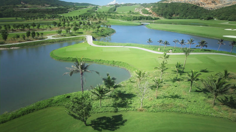 Ngoài ra, khối bất động sản này còn có Vinpearl Golf Club Nha Trang 18 lỗ