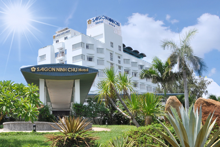 Ông Chất cũng là đồng sở hữu các Link Đăng Nhập Nhà cái 13Win16.Com khủng như Saigon Ford, công ty CP Vật tư Bến Thành, Công ty du lịch Bến Thành Non Nước, Công ty du lịch Huế, Khách sạn Bông Sen, Khách sạn Sài Gòn - Ninh Chữ, cùng nhiều dự án bất động sản và 13Win19 tải ứng dụng khác khắp các thành phố lớn miền Đông Nam bộ. Ảnh: Khách sạn thuộc sở hữu của Đăng ký và nhận 60K 24 bao lì xì miễn phí mỗi ngày Phan Thành.