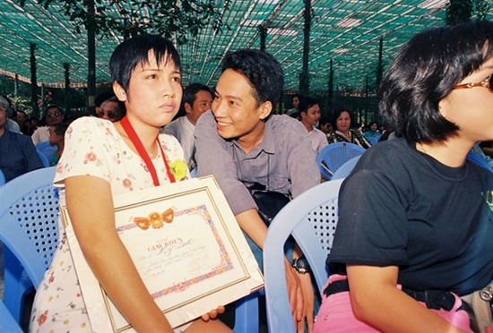 Ca sĩ Mỹ Linh vô cùng 'ngố tàu' với mái tóc tém 