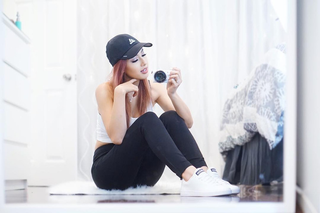 Cuộc sống của cô nàng dường như chỉ có tận hưởng, và tận hưởng Cuộc sống của cô nàng dường như chỉ có tận hưởng, và tận hưởng