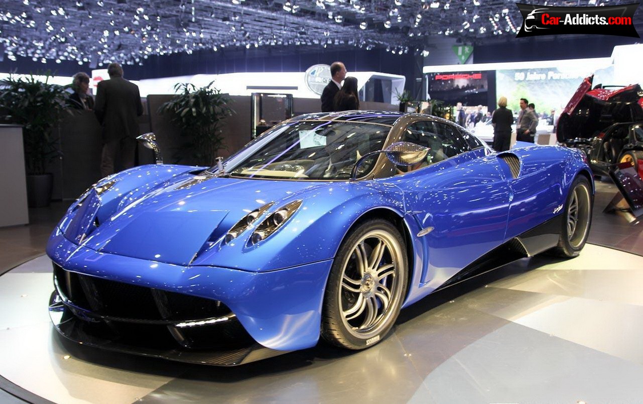 Pagani Huayra là loại xe thường xuyên bị đội giá lên gấp đôi, vì hãng siêu xe nước Ý chỉ sản xuất đúng 40 chiếc mỗi năm, trong khi danh sách người xếp hàng chờ mua siêu xe này đã lên đến hơn 100