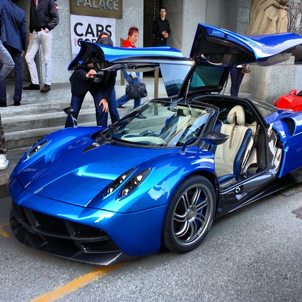 Pagani Huayra là siêu phẩm của Pagani Horacio, nhà sản xuất xe thể thao bị “ám ảnh” bởi chủ nghĩa hoàn hảo