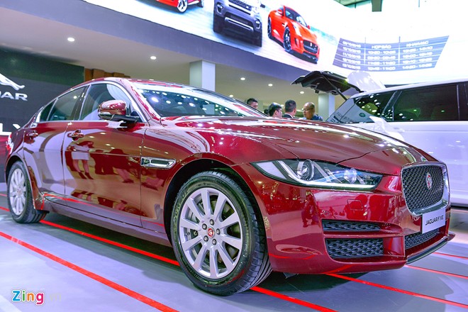 Jarguar XE 2016 là dòng sedan giá mềm của hãng xe Anh Quốc, cạnh tranh trực tiếp với những đối thủ như BMW 3-Series hay Mercedes-Benz C-Class. XE 2016 được giới thiệu lần đầu tiên tại triển lãm Paris Motor Show. Ảnh: Zing