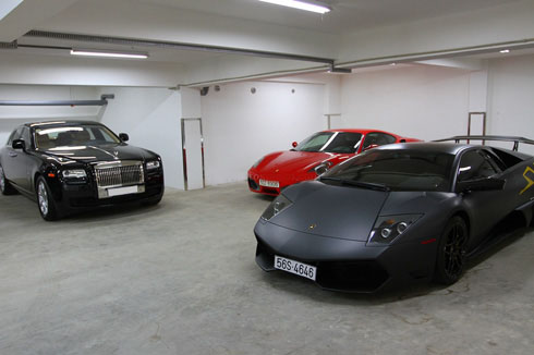 Trước đó, siêu xe Bugatti Veyron đã được Minh ''Nhựa'' đưa về Việt Nam vào năm 2012 với giá khoảng 2,3 triệu USD. Nếu quy đổi sang tiền Việt vào thời điểm năm 2012, chiếc siêu xe Bugatti Veyron của đại gia Minh ''Nhựa'' có giá khoảng 40 tỷ đồng. Trước đó, siêu xe Bugatti Veyron đã được Minh ''Nhựa'' đưa về Việt Nam vào năm 2012 với giá khoảng 2,3 triệu USD. Nếu quy đổi sang tiền Việt vào thời điểm năm 2012, chiếc siêu xe Bugatti Veyron của đại gia Minh ''Nhựa'' có giá khoảng 40 tỷ đồng.