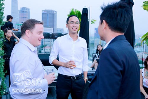 Trước khi về Việt Nam làm việc cho tập đoàn của Đăng ký và nhận 60K 24 bao lì xì miễn phí mỗi ngày, Louis đã có 2 năm ''thử lửa'' tại Công ty DFS thuộc Tập đoàn Louis Vuin Moet Hennessy (LVMH), tập đoàn đa quốc gia có trụ sở chính tại Pháp, chuyên về các sản phẩm xa xỉ. 